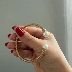 NEW Elegant Gold and Pearl Bracelet